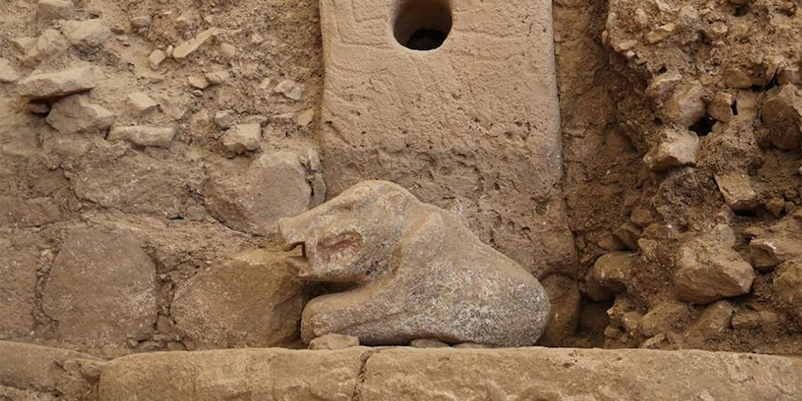 Arkeoloji oluşumu Arkeofili'nin arkeologları tarafından 2023'ün en önemli 10 arkeolojik keşfi arasında Göbeklitepe'de gerçek boyutlu ve boyalı domuz heykeli ilk sırayı alırken, Burdur'daki 'hortlak' mezarı ikinci en önemli keşif oldu.