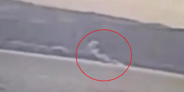 5.1’lik depremden 7 dakika önce denizden duman yükselmiş