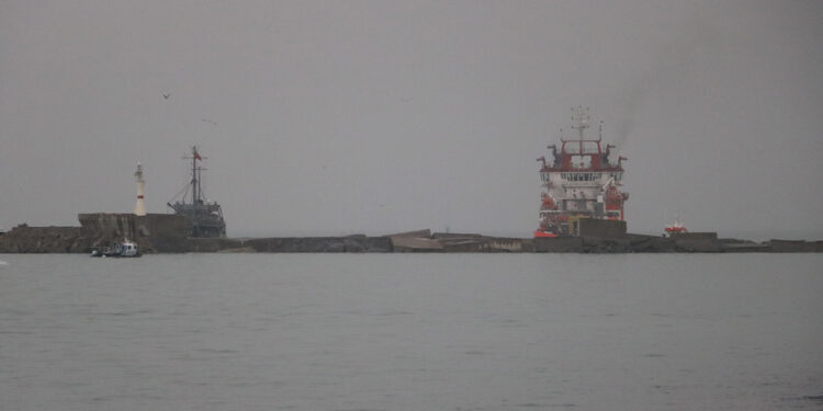 7 mürettebatı aranan gemi parçalanıp karaya çıkarılacak