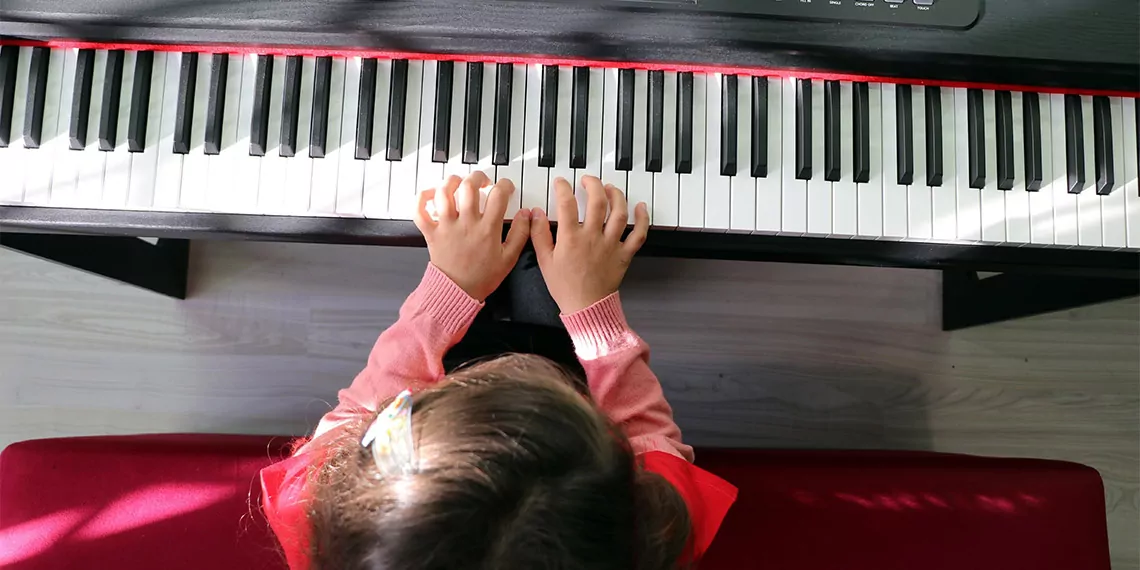 7 yaşındaki nisa bale ve piyanoya ilgisiyle lösemiyi yendi