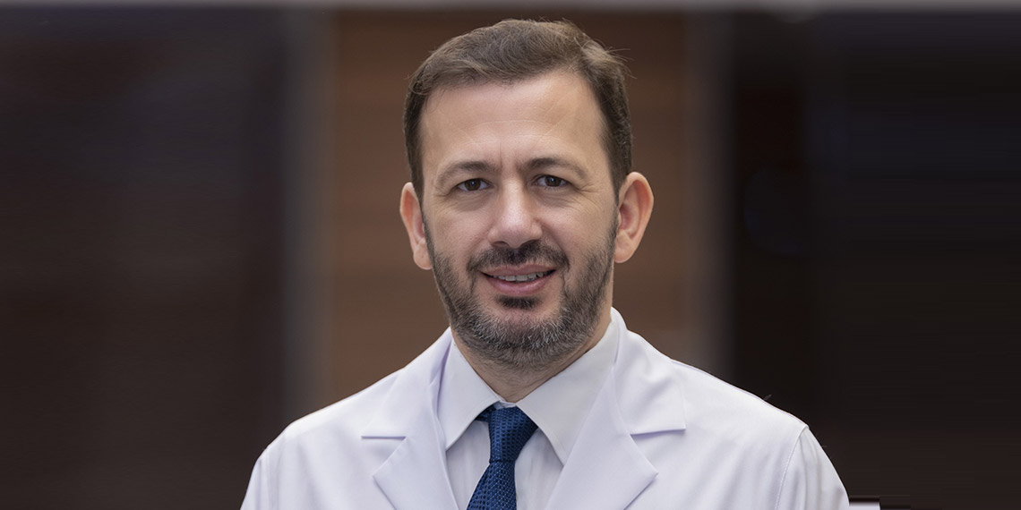 Medicana Ataköy Hastanesi Nöroloji Bölümü uzmanlarından Doç. Dr. Osman Özgür Yalın, “80 yaş üstü her üç kişiden biri Alzheimer hastası” dedi.