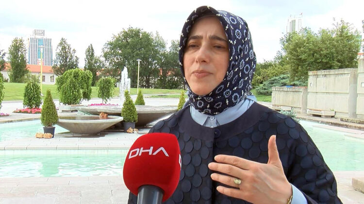 Özlem Zengin, Gülizar Biçer Karaca'yı istifaya davet etti