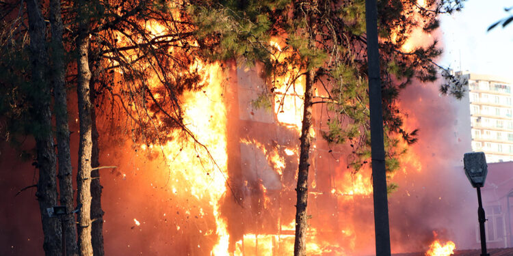 Adana'da eski hastane yangınında 2 gözaltı
