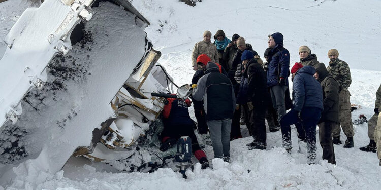 Ağrı'da iş makinesi uçuruma yuvarlandı: 4 ölü