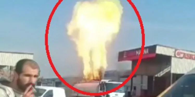Akaryakıt yüklü tankerde patlama kamerada