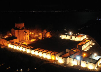 Akdamar Adası ışıklandırıldı