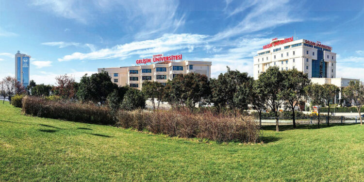 Akredite edilen lisans programı sayısıyla İGÜ zirvede