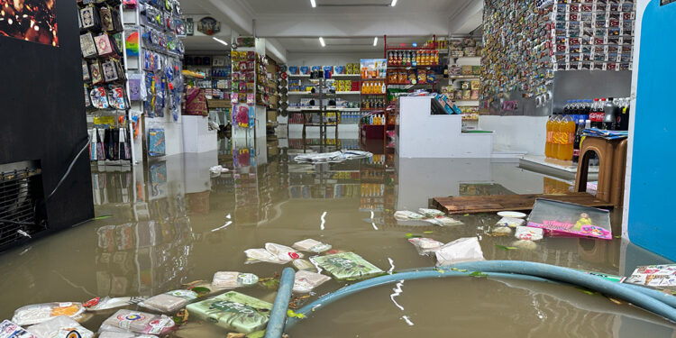 Alanya'da dolu ve sağanak etkili oldu