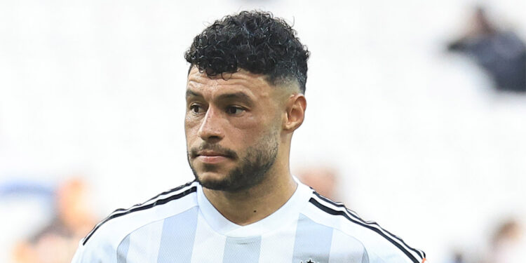 Alex Oxlade-Chamberlain ameliyat oldu