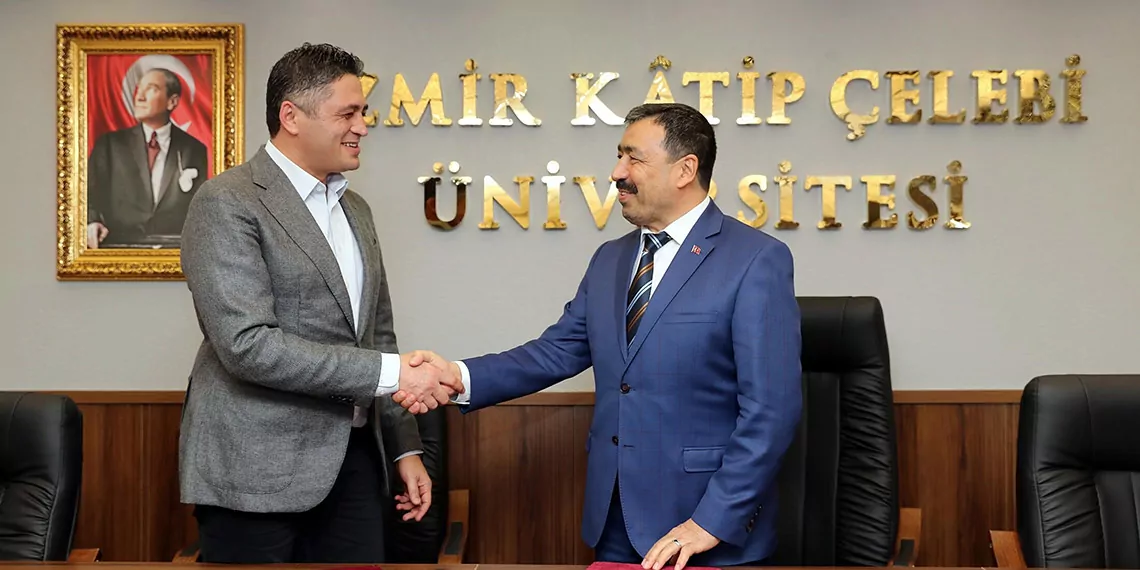 İzmir'in aliağa belediyesi ile i̇zmir kâtip çelebi üniversitesi arasında ilçeye  denizcilik alanında uygulama  kurulması için protokol imzalandı.