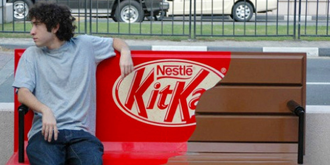 Gerilla pazarlama, geleneksel pazarlama yöntemlerinden farklı olarak sıradışı, yaratıcı ve düşük maliyetli stratejileri içeren bir pazarlama yaklaşımıdır.