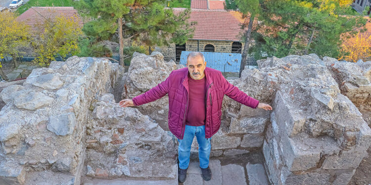 Amida Höyük'te Artuklu Sarayı’na açılan kapı ortaya çıkarıldı