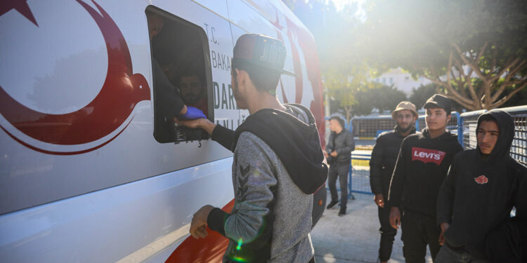 Antalya'da yerleşik yabancı sayısı, 42 bin kişi azaldı