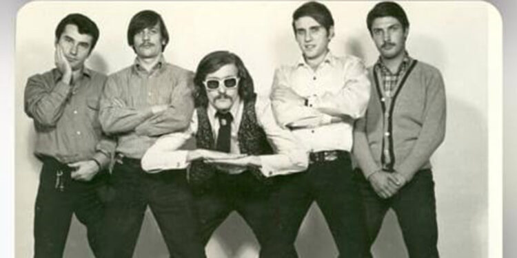 Apaşlar grubunun gitaristi Yalçınkaya Tümay vefat etti