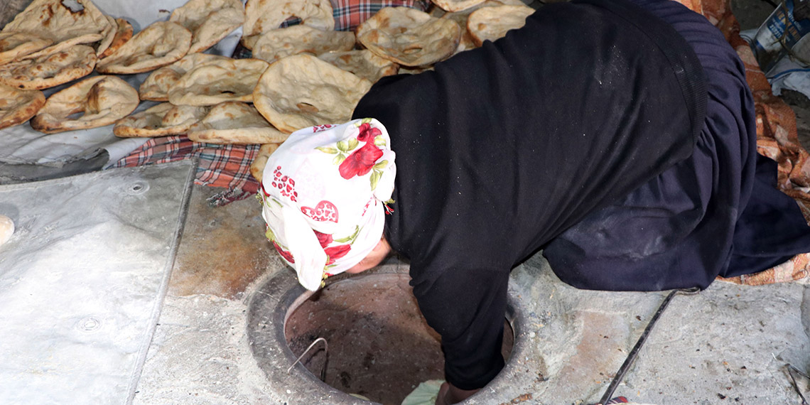 Van'da kadınların asırlardır ekmek pişirmek için kullandığı tandır evi, toprağa gömülü şekli ve yüksek sıcaklığı nedeniyle büyük tehlike arz ediyor.