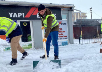 Ardahan'da kar ve tipi; 57 köy yolu ulaşıma kapandı