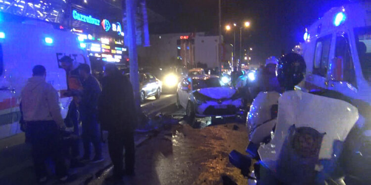 Avcılar D-100'deki feci kaza kamerada: 4 yaralı 