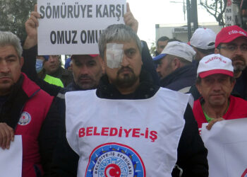 Avcılar’da temizlik işçisine saldırı protesto edildi