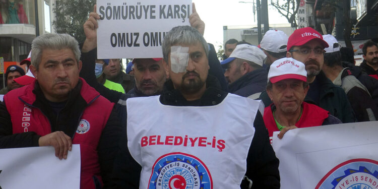 Avcılar’da temizlik işçisine saldırı protesto edildi