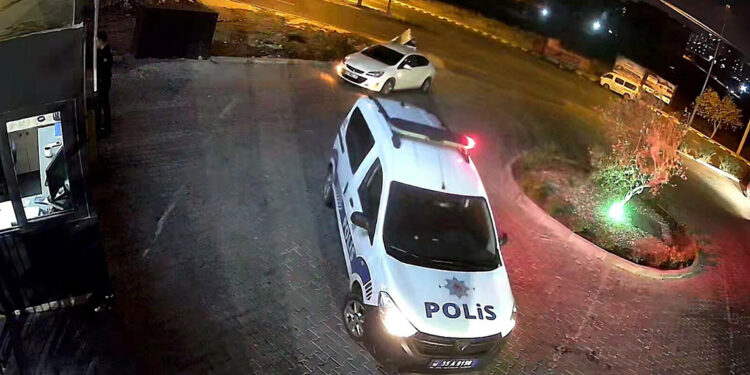 Ayrılmak istediği sevgilisi ve 2 arkadaşı tarafından kaçırıldı