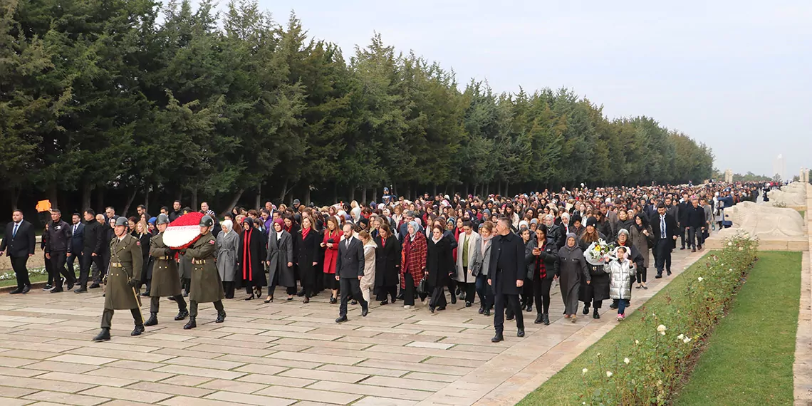 Bakan goktas kadinlarla anitkabiri ziyaret ettig - politika - haberton