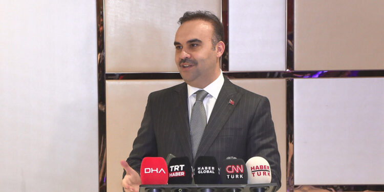 Bakan Kacır'dan 'Alper Gezeravcı' açıklaması