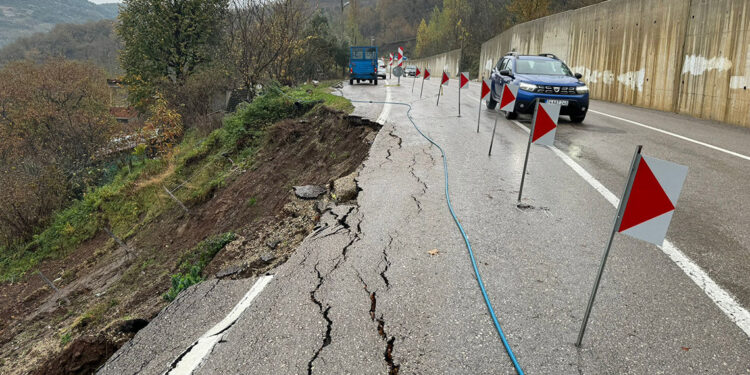 Bartın-Cide kara yolunda heyelan