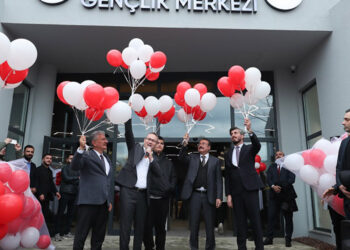 Başakşehir'de Kayaşehir Gençlik Merkezi açıldı
