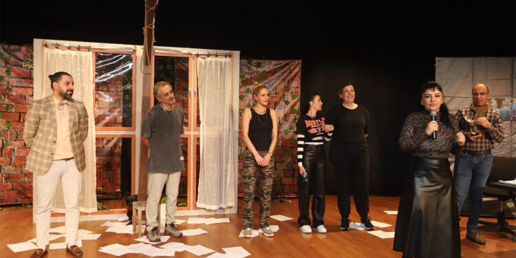 Başka Sen Yok ki tiyatro oyunu seyirciyle buluştu