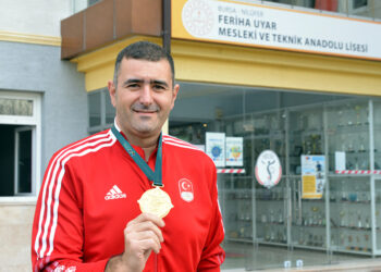Beden eğitimi öğretmeni milli atıcı, 33 madalyalık başarısı