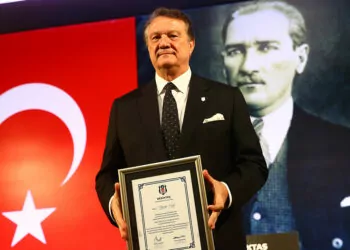 Beşiktaş'ın yeni başkanı hasan arat mazbatasını aldı
