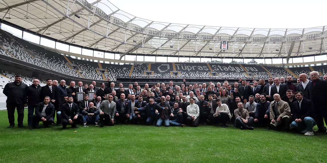 Beşiktaş'ın yeni başkanı hasan arat mazbatasını aldı