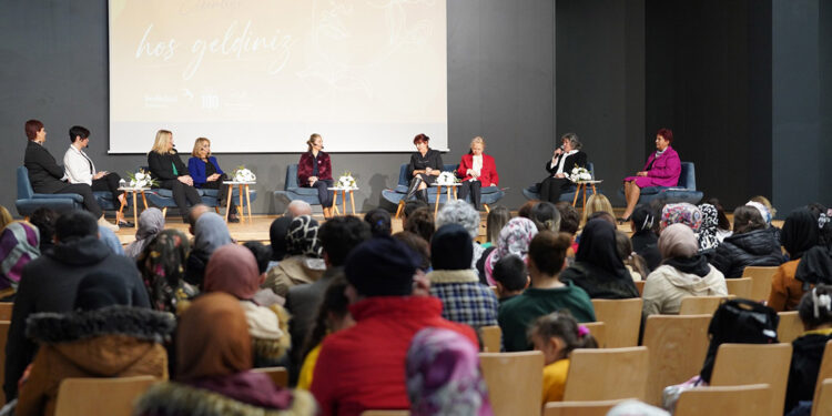 'Beylikdüzü'nün Seçilmiş Kadınları' söyleşisi gerçekleştirildi