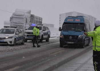 Bitlis'in yükseklerinde kar kalınlığı 50 santimetreye ulaştı