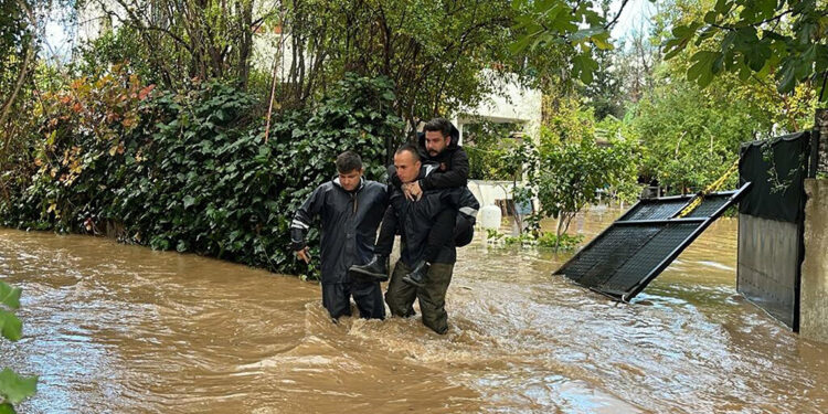 Bodrum'daki sağanakta evde mahsur kalan 4 kişi kurtarıldı