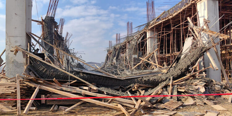 Bursa'da inşaatta iskelenin çökmesiyle 6 işçi yaralandı