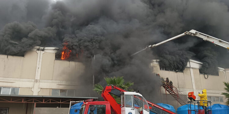 Bursa'da tekstil fabrikasında yangın çıktı