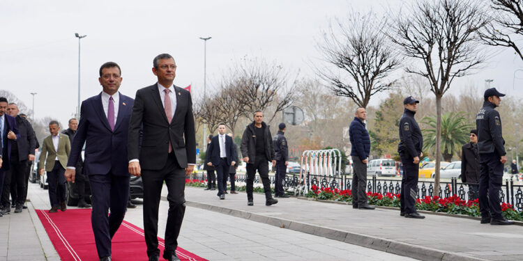 CHP Genel Başkanı Özel, İmamoğlu'nu ziyaret etti