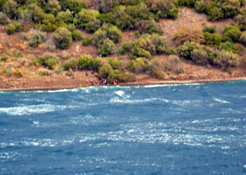 Çanakkale açıklarında 29 kaçak göçmen yakalandı