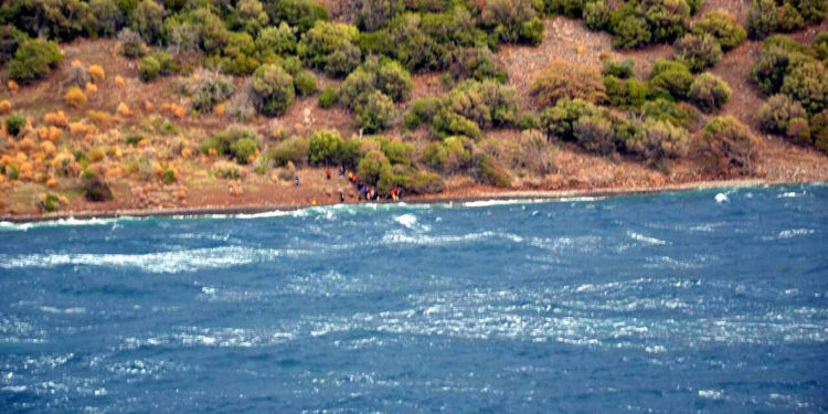 Çanakkale açıklarında 29 kaçak göçmen yakalandı