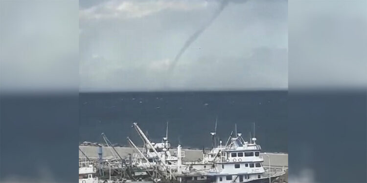 Çanakkale'de denizde hortum