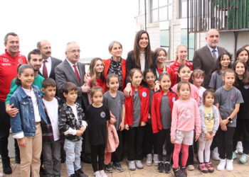 Çiğdem Karaaslan, cimnastikte başarılı sporcularla buluştu