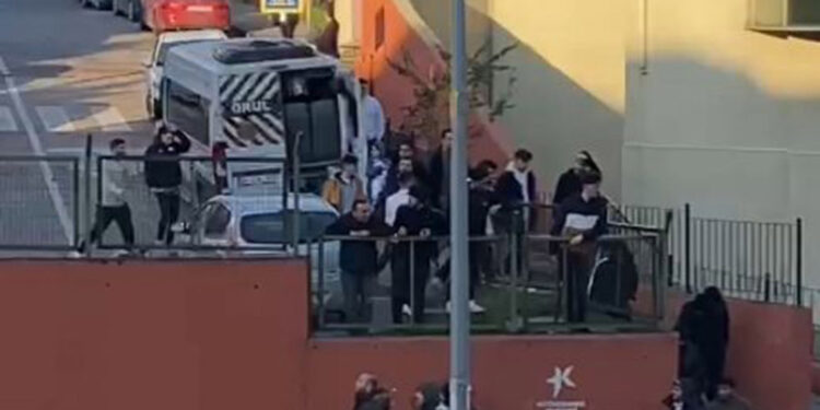 Çorluspor taraftarlarının minibüsleri taşlandı