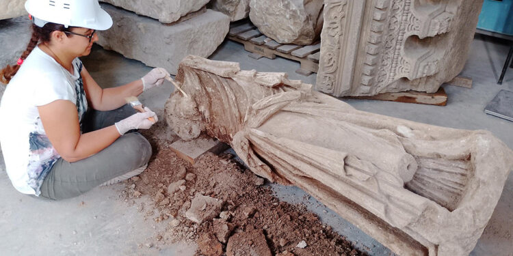 'Dans Eden Musa' heykeli, gün yüzüne çıkarıldı
