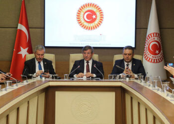 Davutoğlu: Başka partilerle iş birliğine gidebiliriz