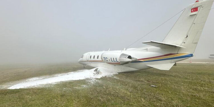 Diyarbakır'da özel jet pistten çıktı