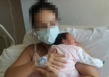Doğumda vücudunda gazlı bez unutulmasına inceleme