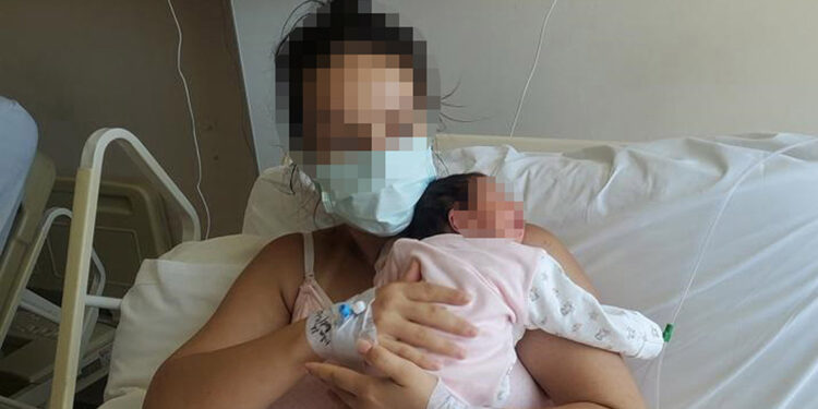 Doğumda vücudunda gazlı bez unutulmasına inceleme