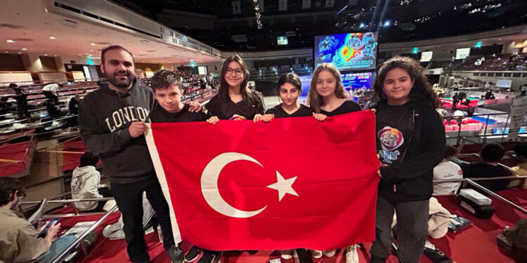 Dünya Sumo Robot Yarışması'nda 6'ncı oldular