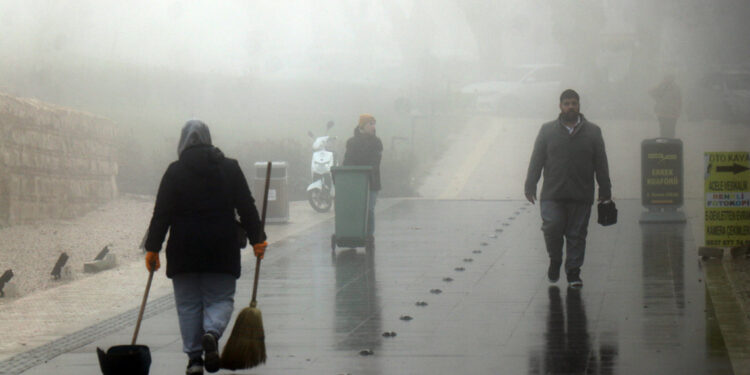 Edirne'de etkili olan sis görüş mesafesini düşürdü